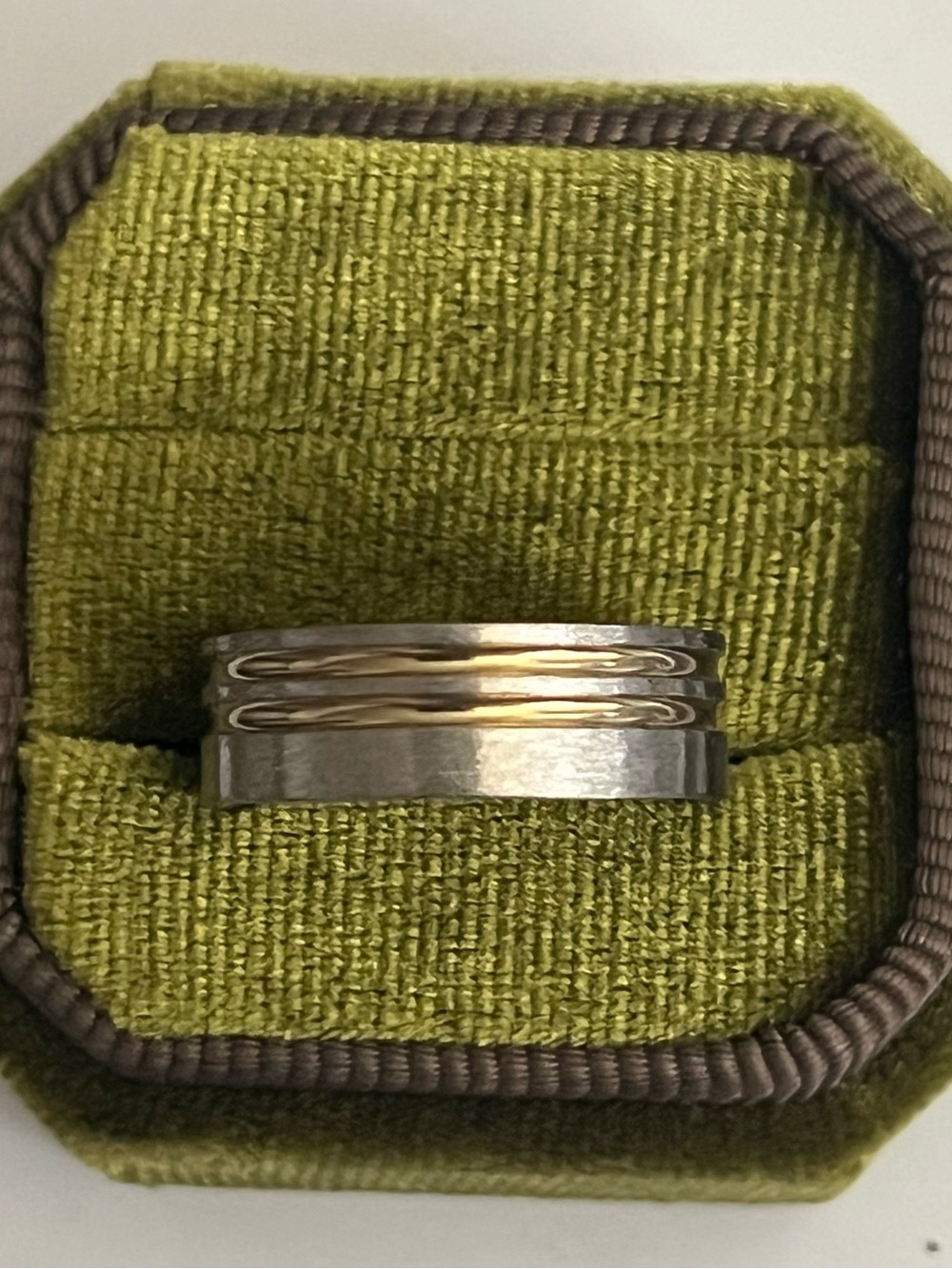 Classic/Sleek Design Titanium Steel Silver Gold Detailing 8mm Band Size 10